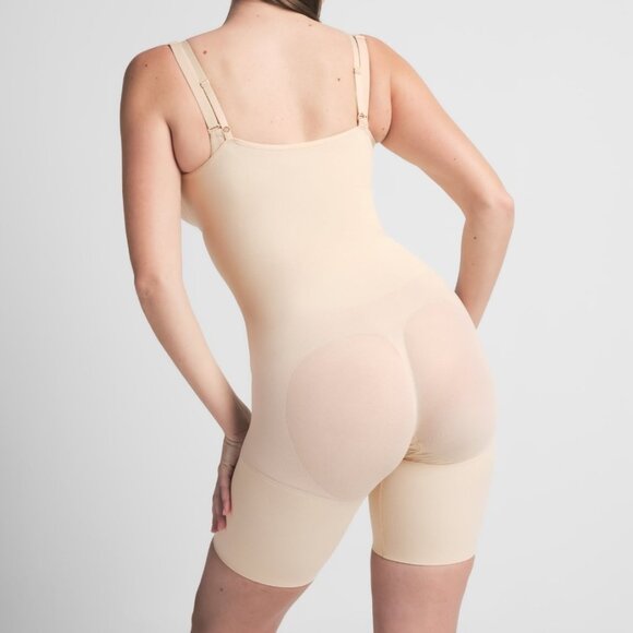 SKIMS Seamless Sculpt Butt Lifting Open Bust Bodysuit Size S Sand Shapewear NWOT - Picture 6 of 6